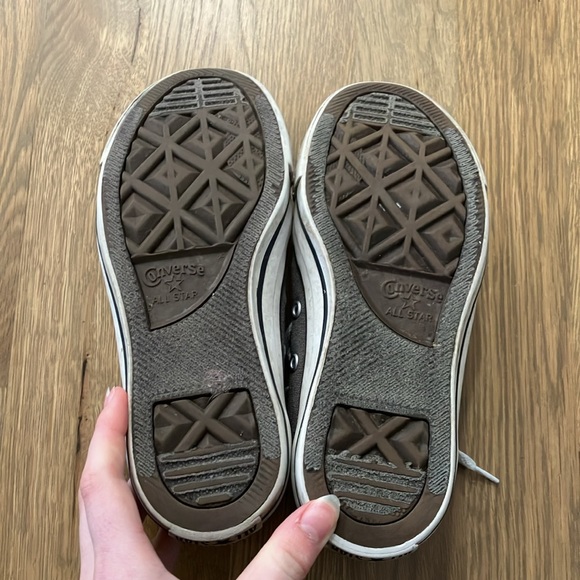 Converse Women’s Gray White All Star Low Top Lace Up Sneakers Canvas Shoes - Picture 4 of 9